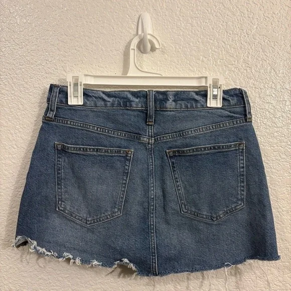 J.Crew Denim Cutoff Mini Skirt Women's Size 28 Small‎ Blue Raw Hem - Picture 2 of 3